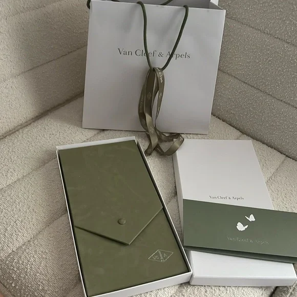 Van Cleef & Arpels ネックレスボックス 2個セット Van Cleef & Arpels | Jewelry | Van Cleef Arpels Necklace Box